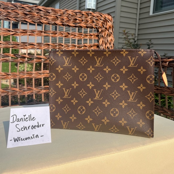SOLD ‼️ Louis Vuitton Toiletry 26 - Picture 3 of 17